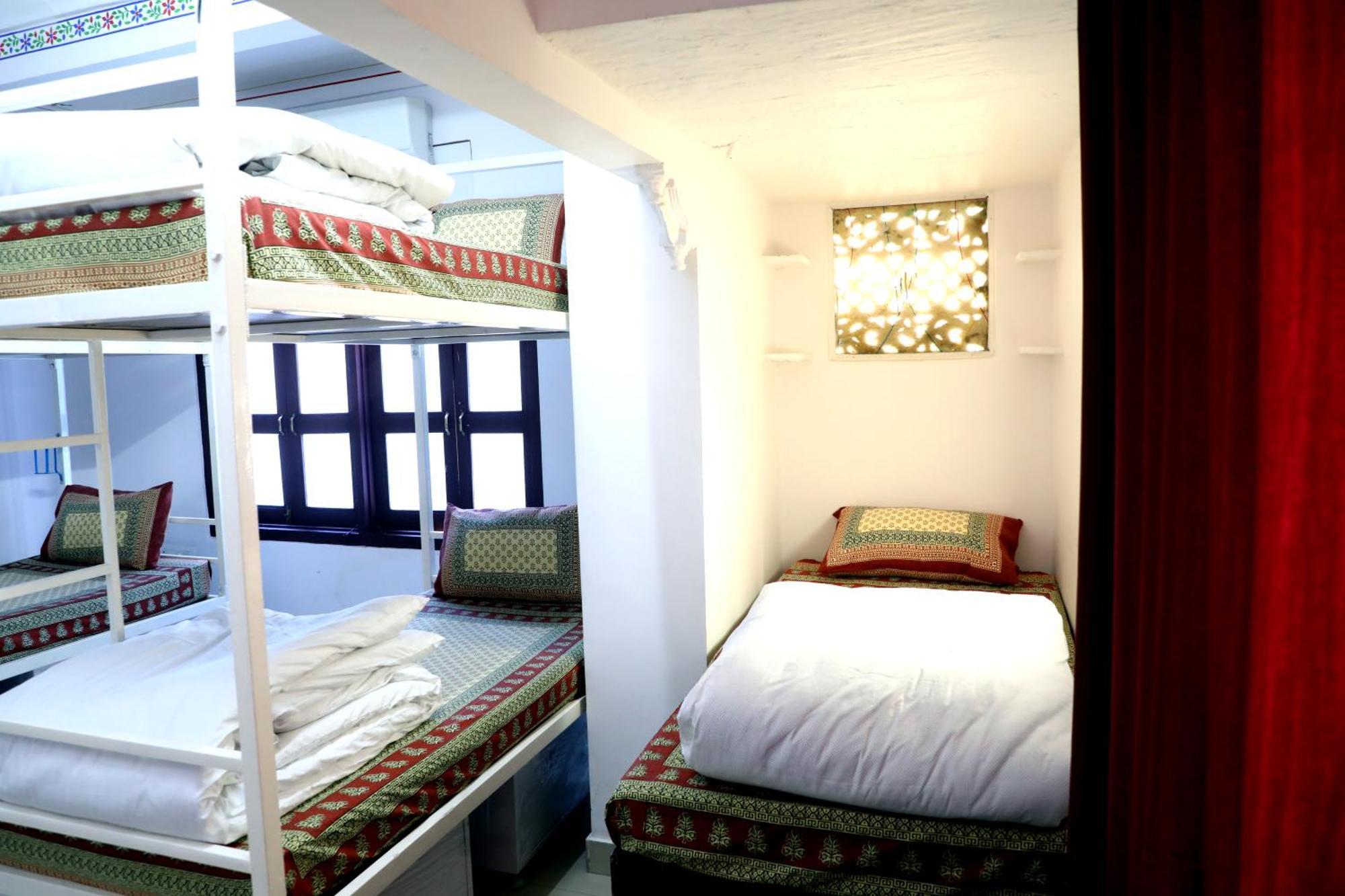 The Mama Hotel - Rooms And Dormitory Udaipur Exterior photo